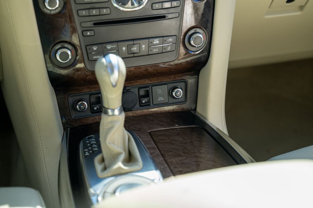 2012 INFINITI QX56 Image 14