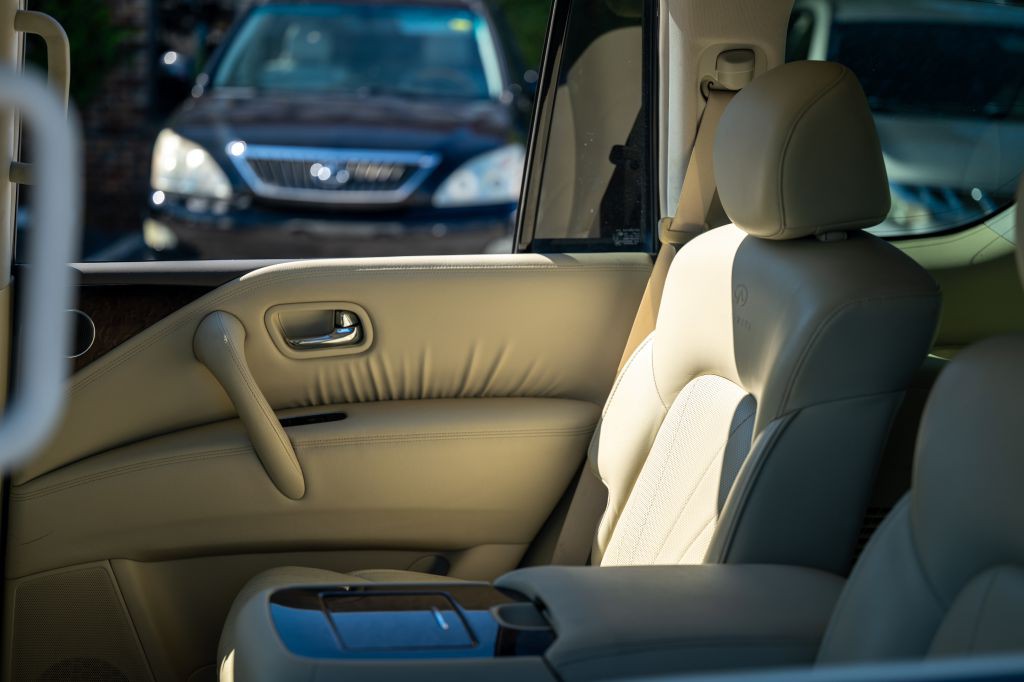 2012 INFINITI QX56 Image 15