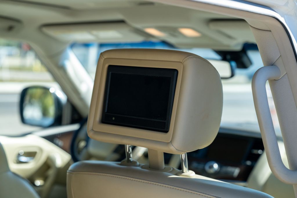 2012 INFINITI QX56 Image 16