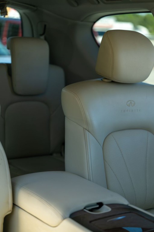 2012 INFINITI QX56 Image 17