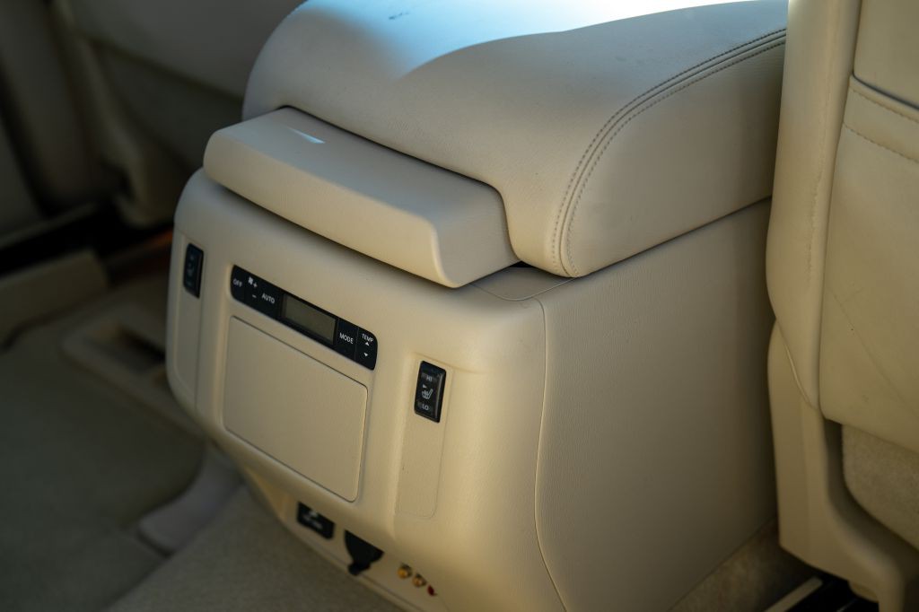 2012 INFINITI QX56 Image 18