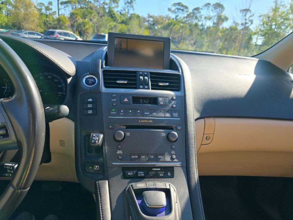 2010 Lexus HS Image 4