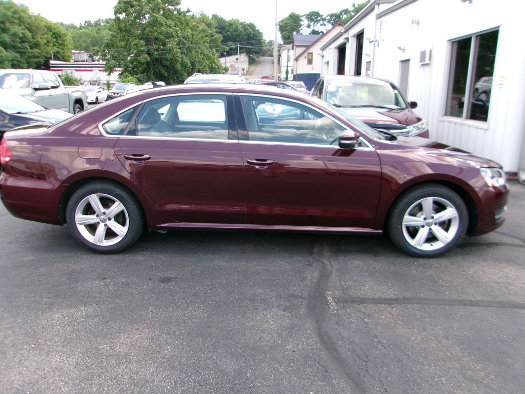 2013 Volkswagen Passat Image 2