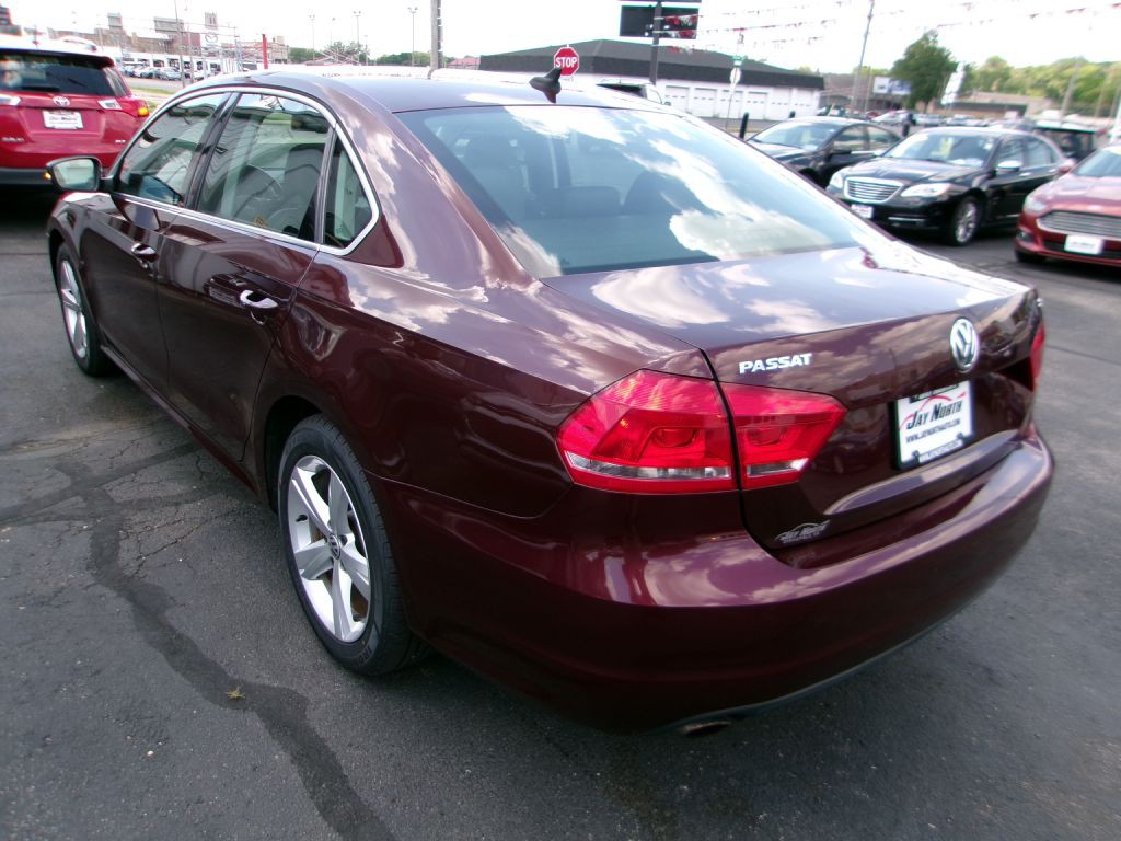 2013 Volkswagen Passat Image 4