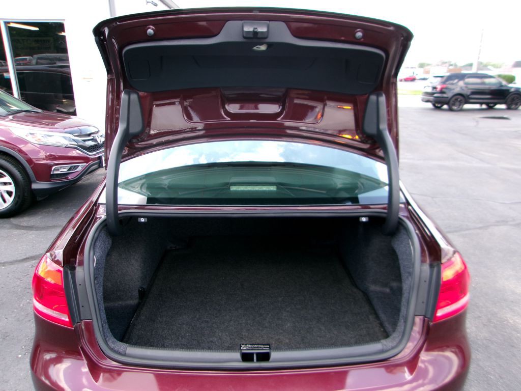2013 Volkswagen Passat Image 7