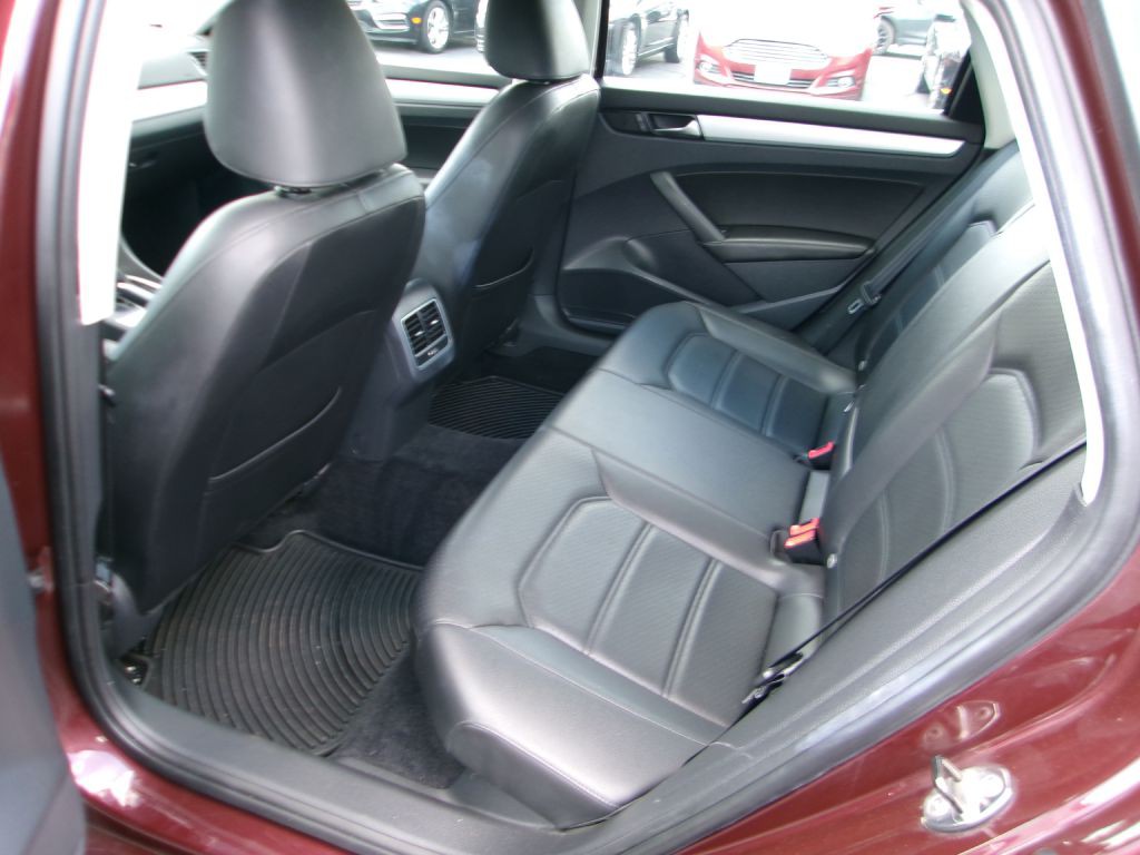 2013 Volkswagen Passat Image 8