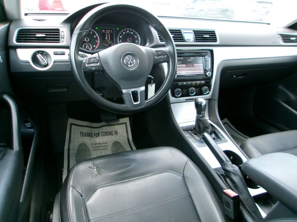 2013 Volkswagen Passat Image 9
