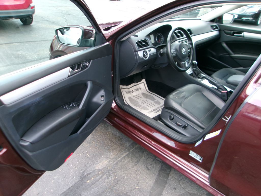 2013 Volkswagen Passat Image 11
