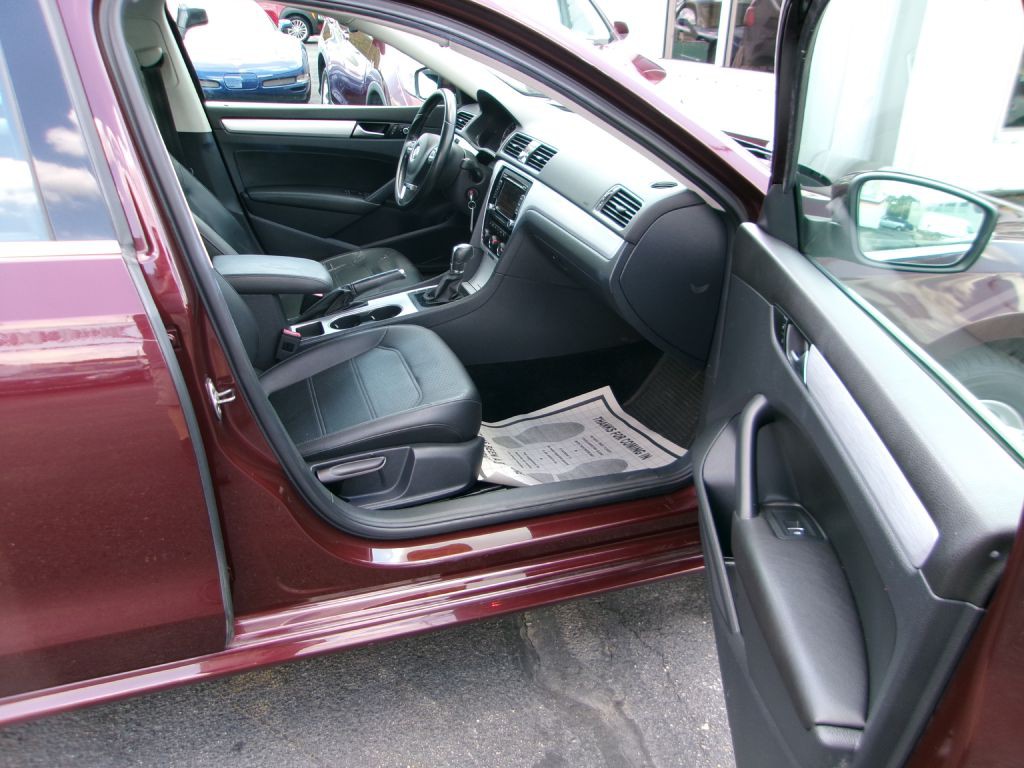2013 Volkswagen Passat Image 15