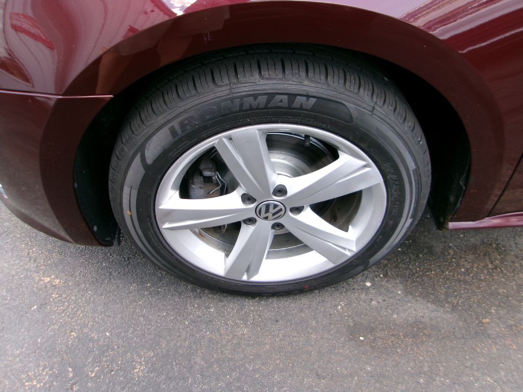 2013 Volkswagen Passat Image 17