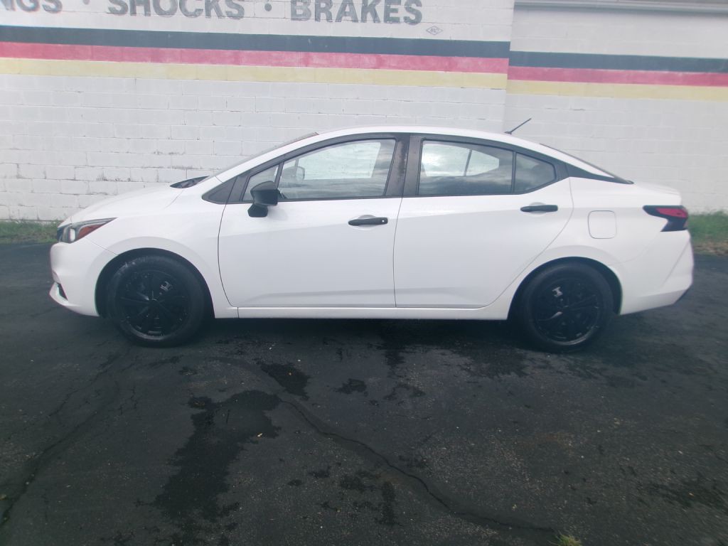 2020 Nissan Versa Image 2