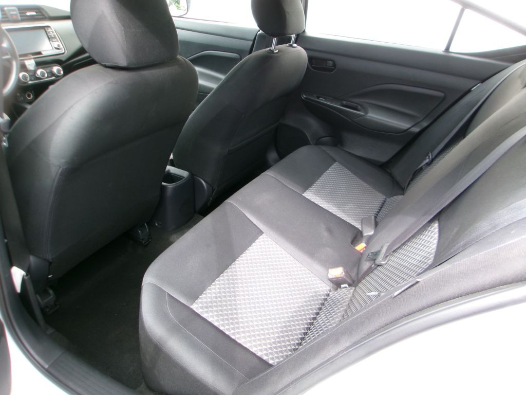 2020 Nissan Versa Image 3