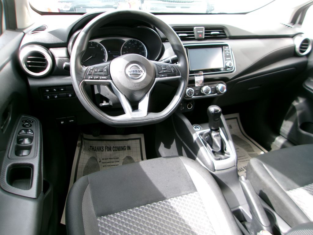 2020 Nissan Versa Image 4