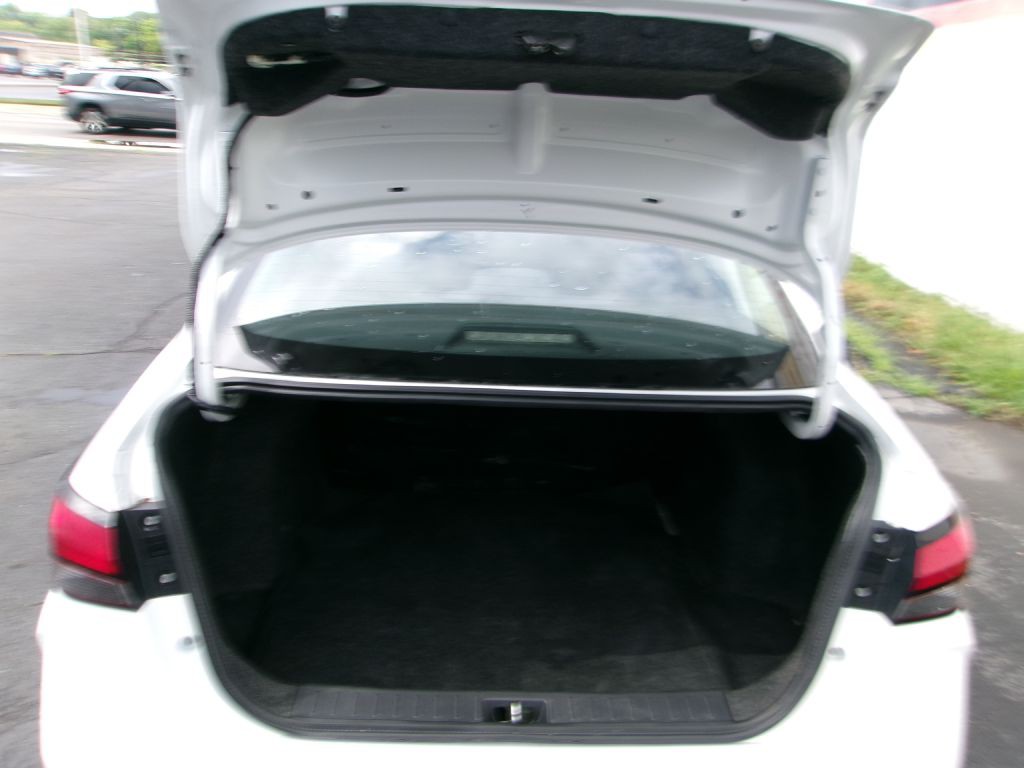 2020 Nissan Versa Image 5