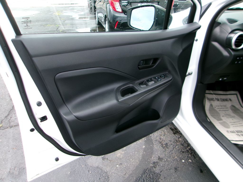 2020 Nissan Versa Image 6