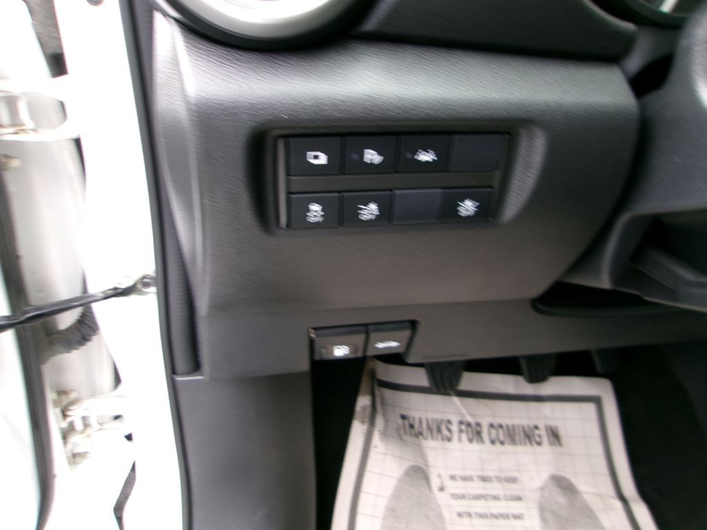 2020 Nissan Versa Image 9