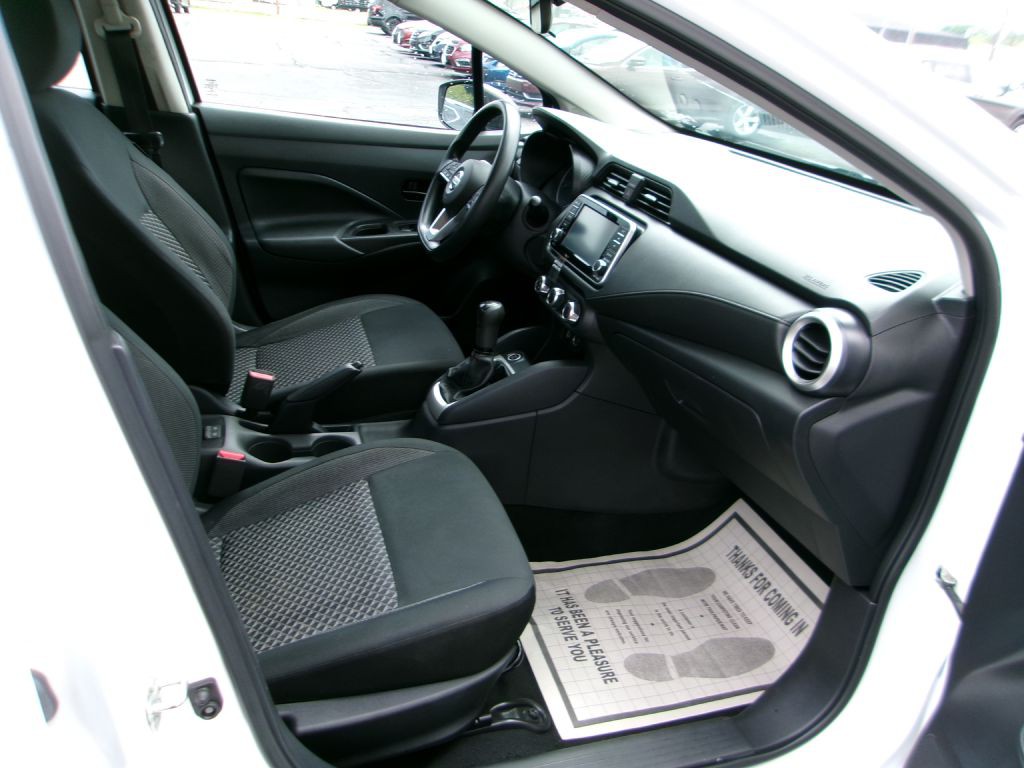 2020 Nissan Versa Image 13