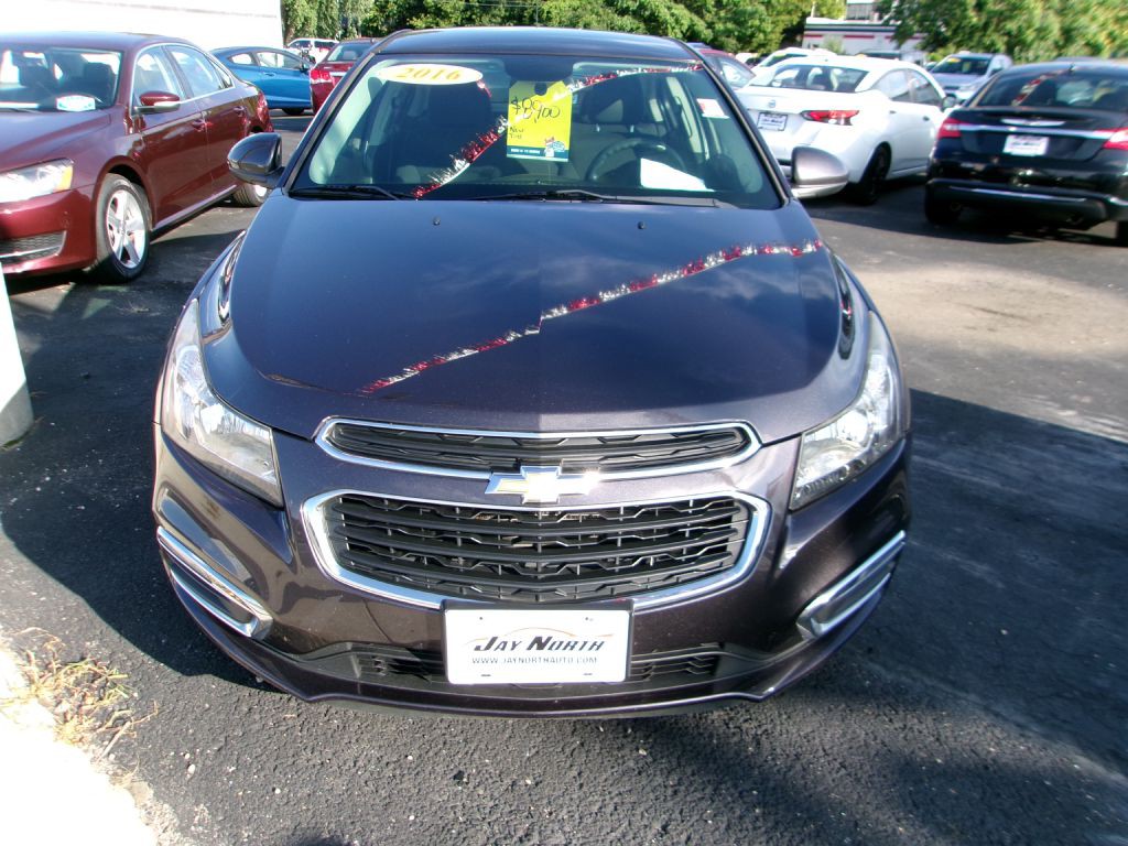 2016 Chevrolet Cruze Image 2