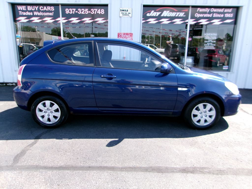 2010 Hyundai Accent Image 2