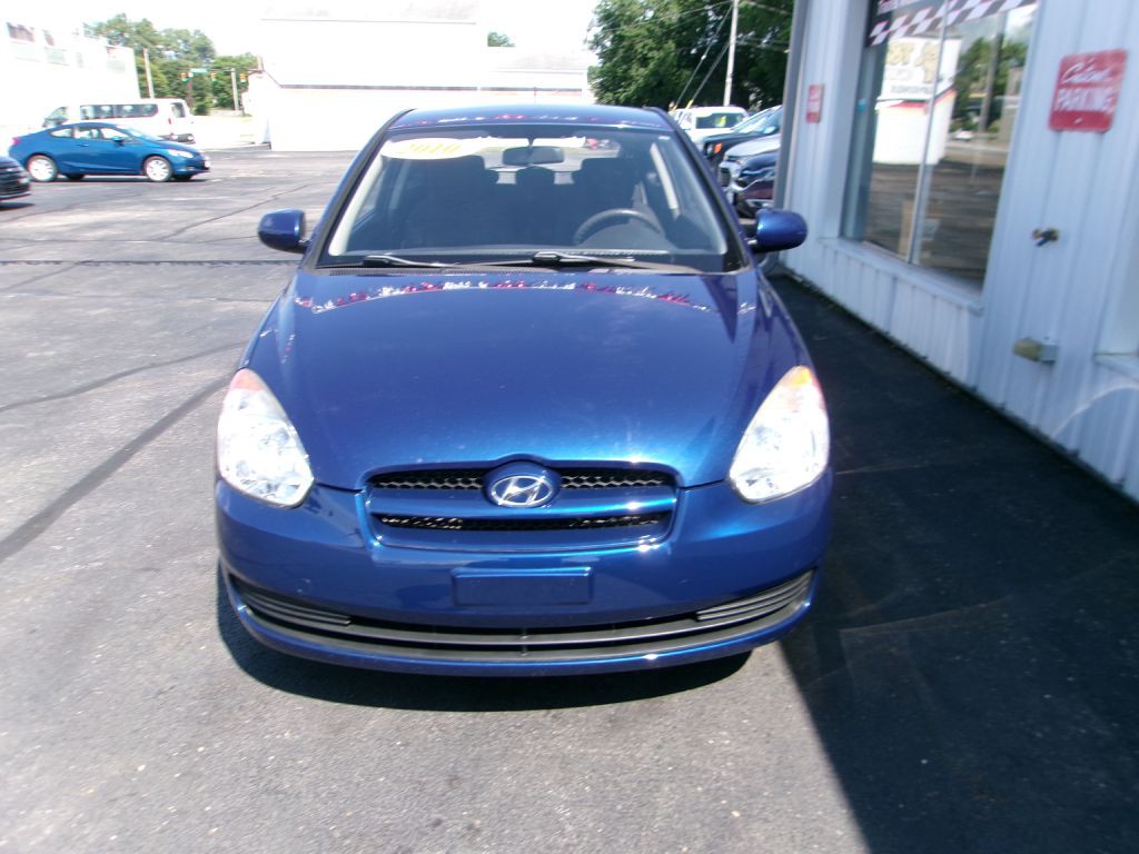 2010 Hyundai Accent Image 3