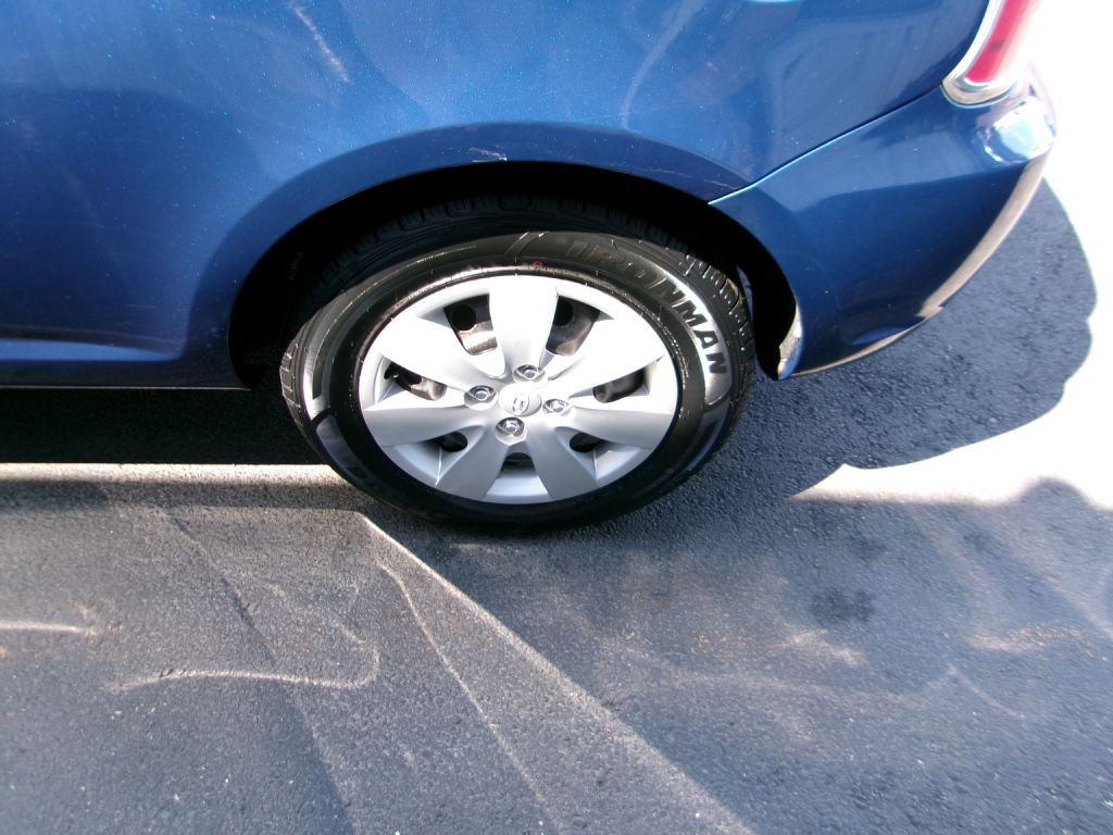2010 Hyundai Accent Image 5