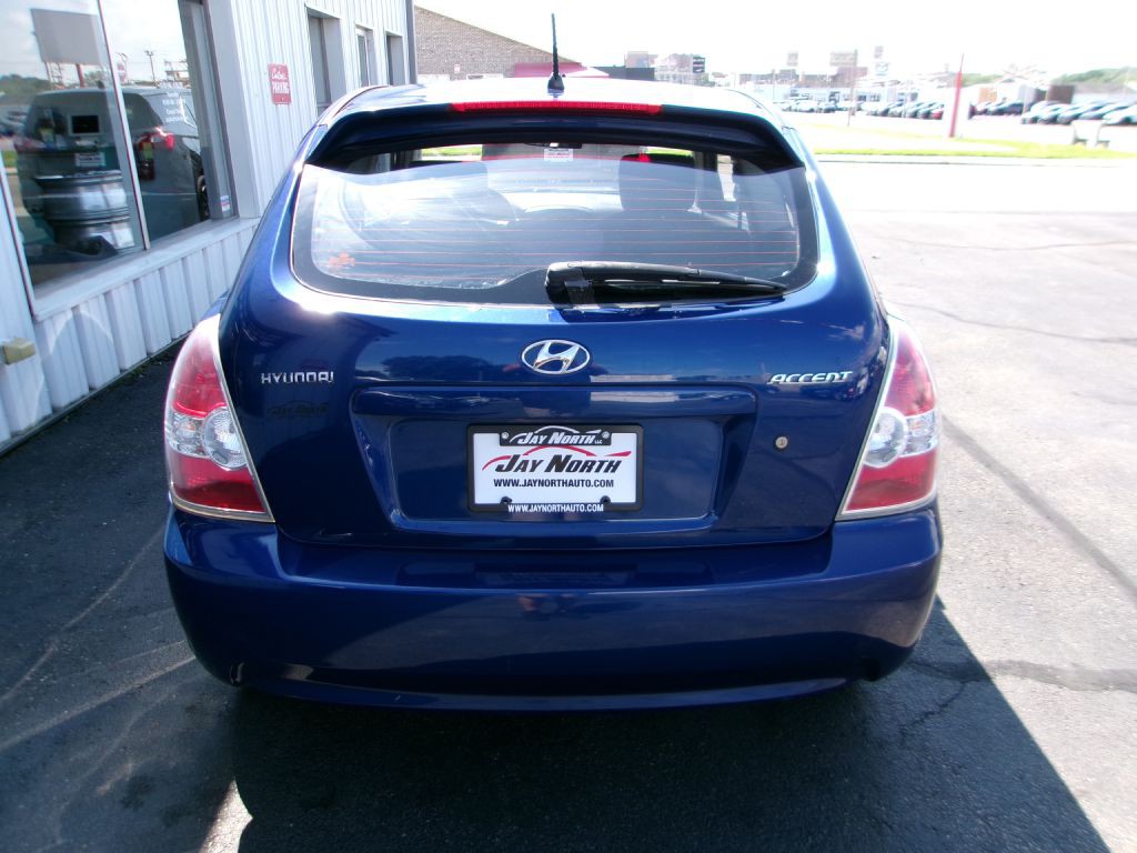 2010 Hyundai Accent Image 7