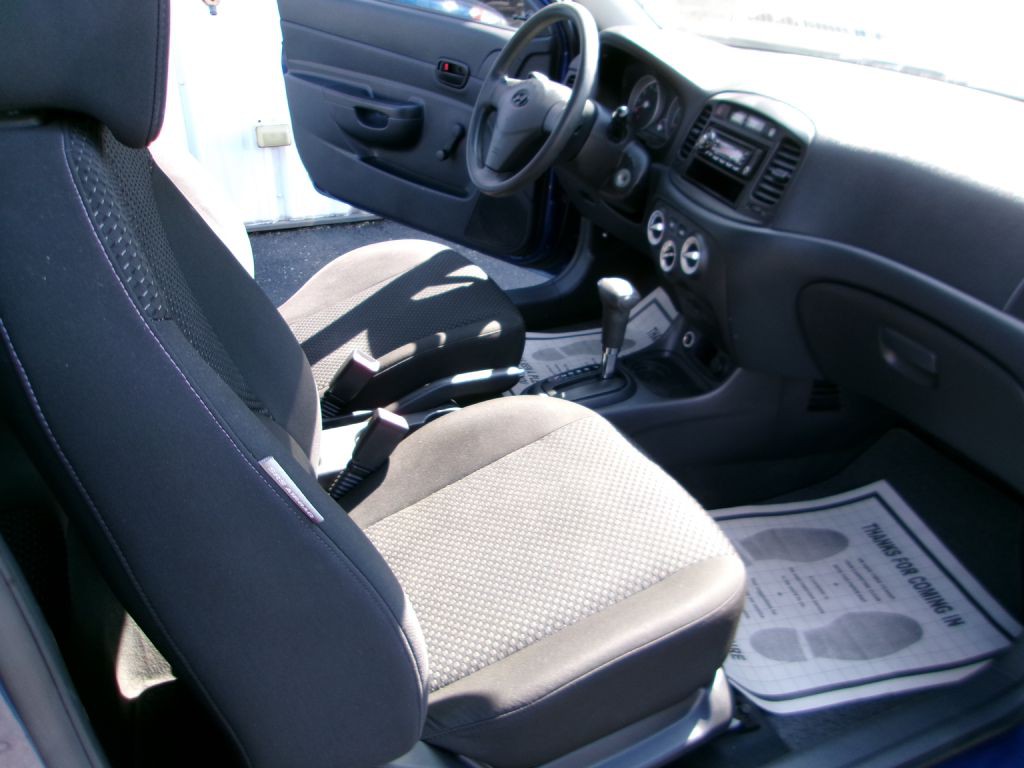 2010 Hyundai Accent Image 12