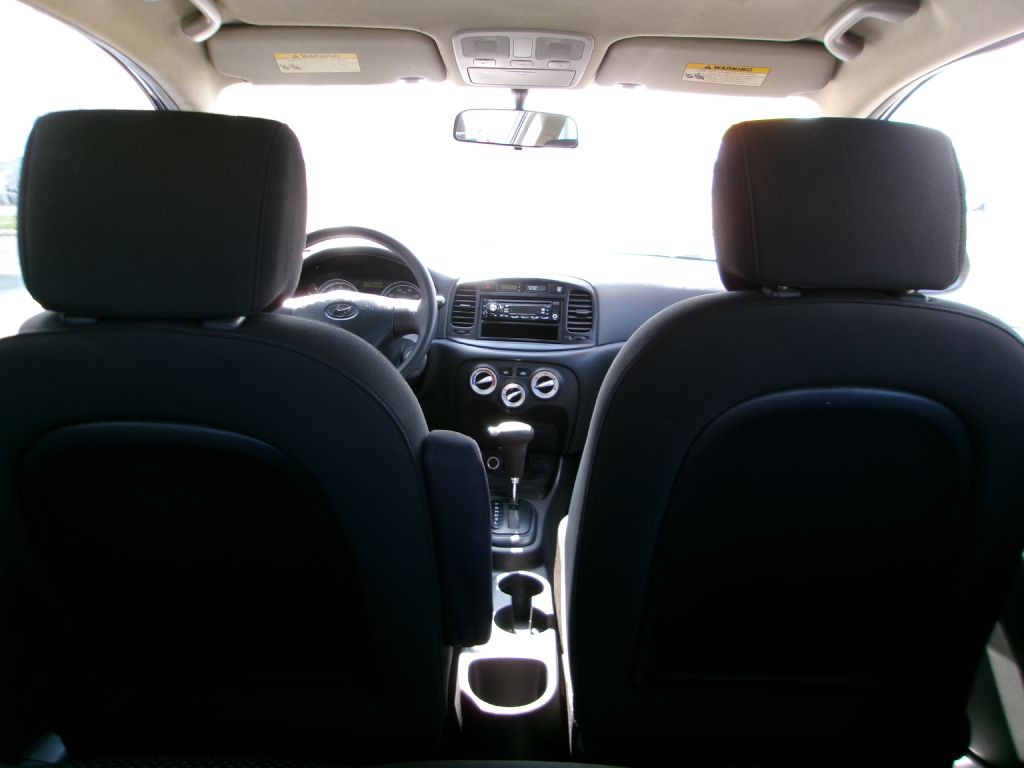 2010 Hyundai Accent Image 15