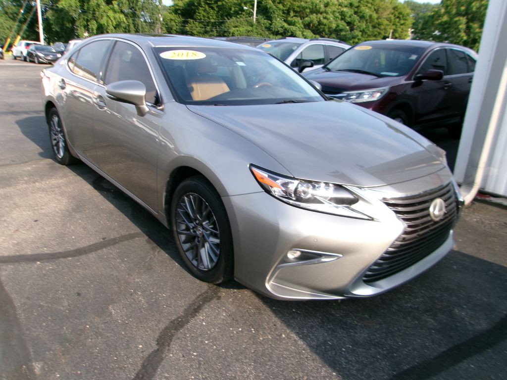 2018 Lexus ES Image 1