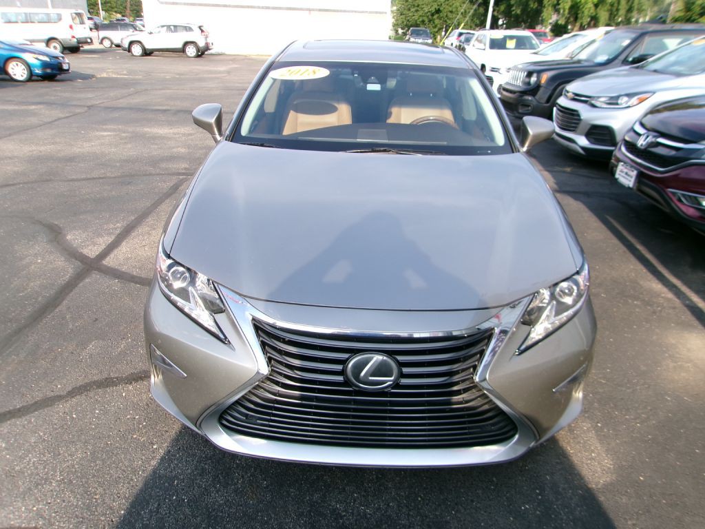 2018 Lexus ES Image 2
