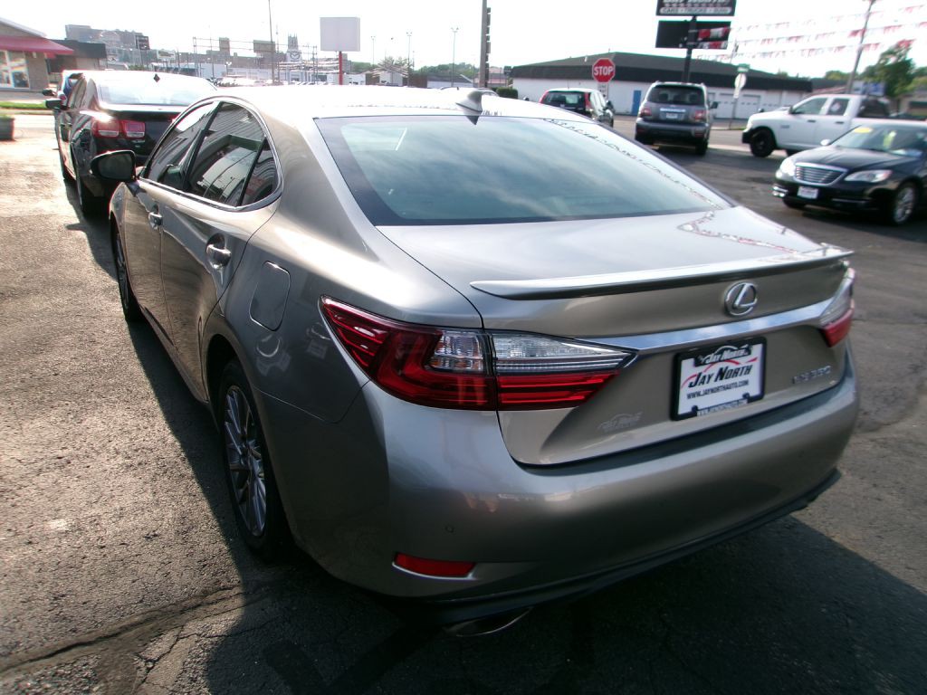 2018 Lexus ES Image 4