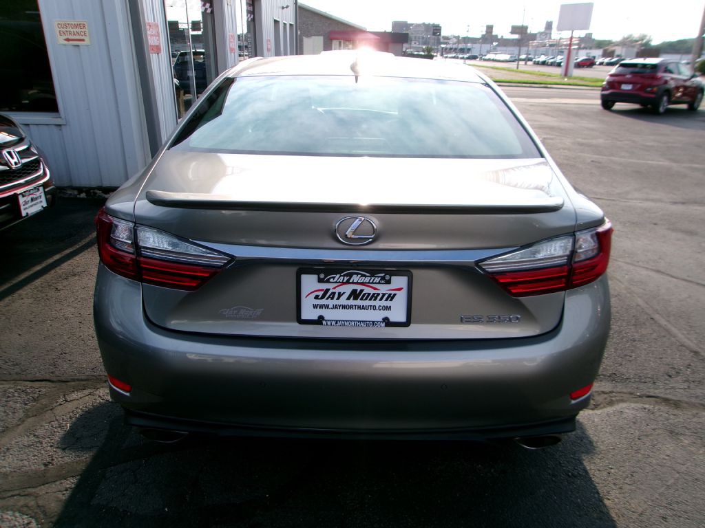 2018 Lexus ES Image 5