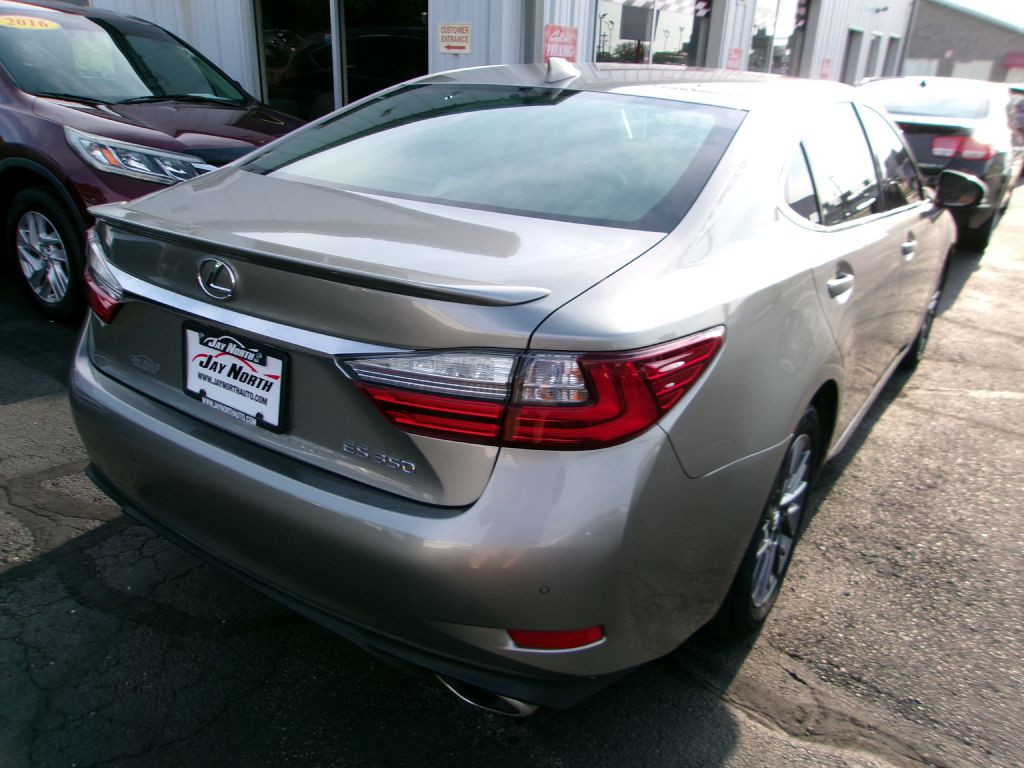 2018 Lexus ES Image 6