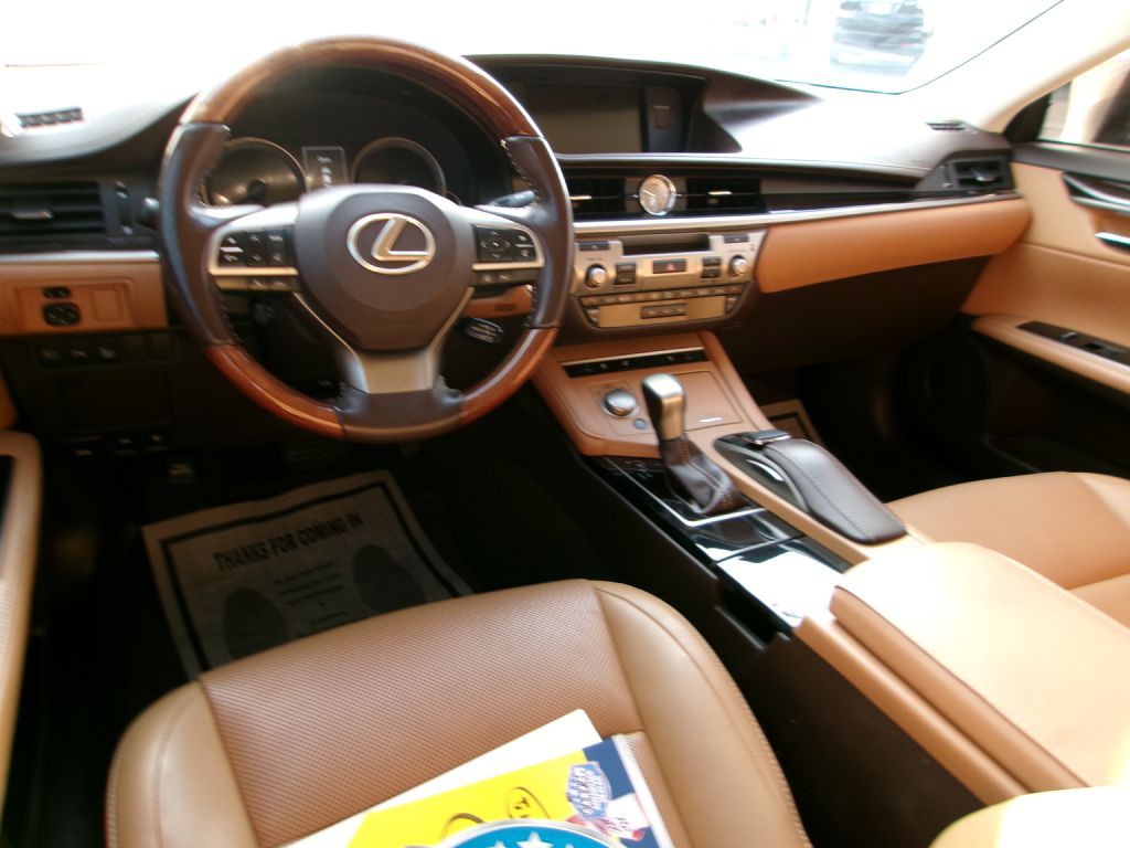 2018 Lexus ES Image 9