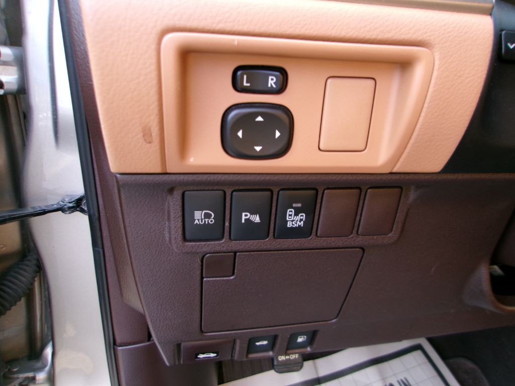 2018 Lexus ES Image 13