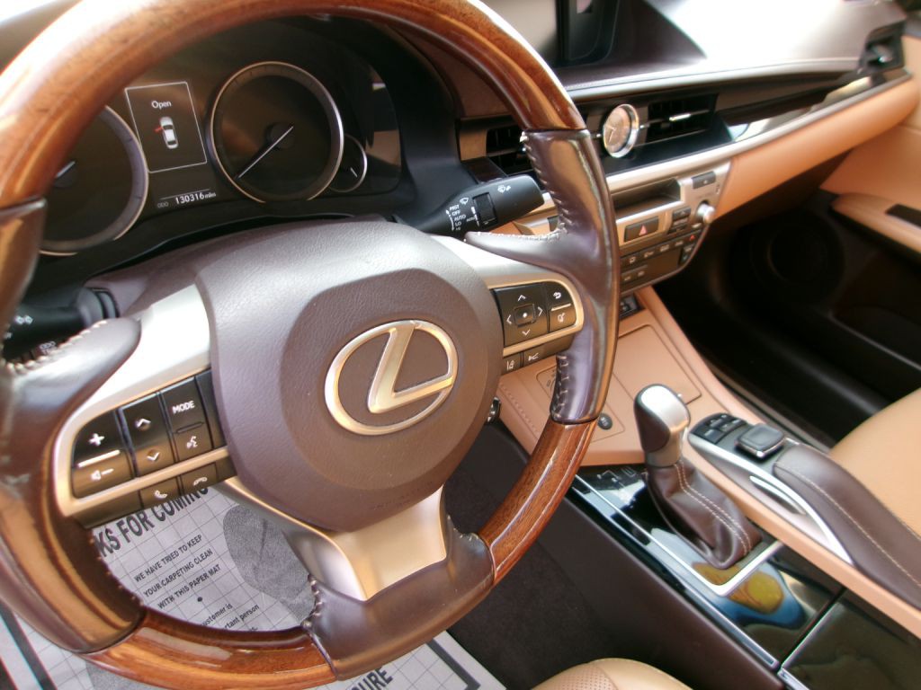 2018 Lexus ES Image 14