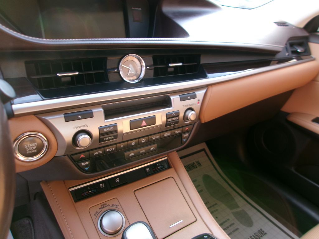 2018 Lexus ES Image 15