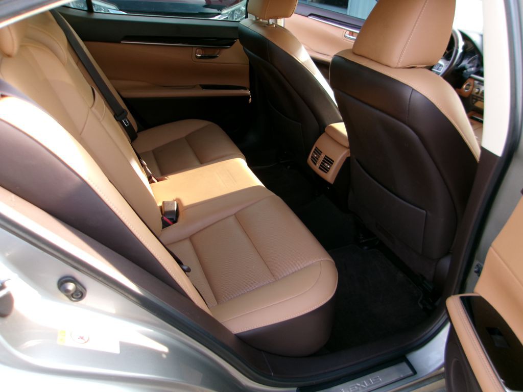 2018 Lexus ES Image 16