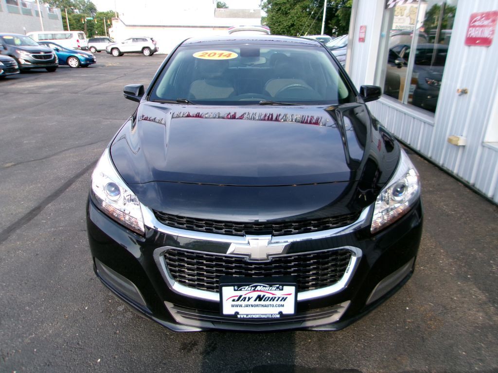 2014 Chevrolet Malibu Image 2