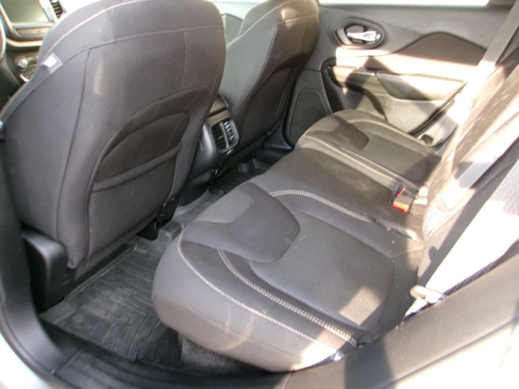 2015 Jeep Cherokee Image 10