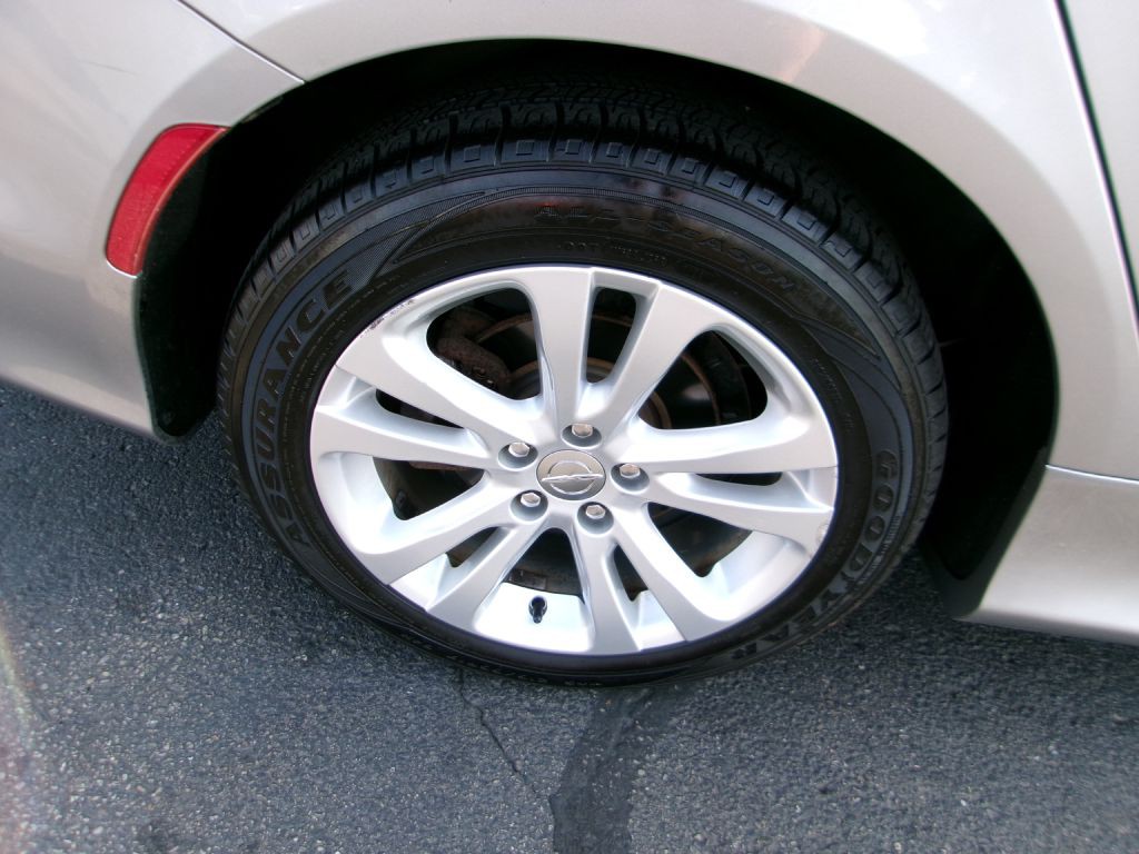2016 Chrysler 200 Image 16