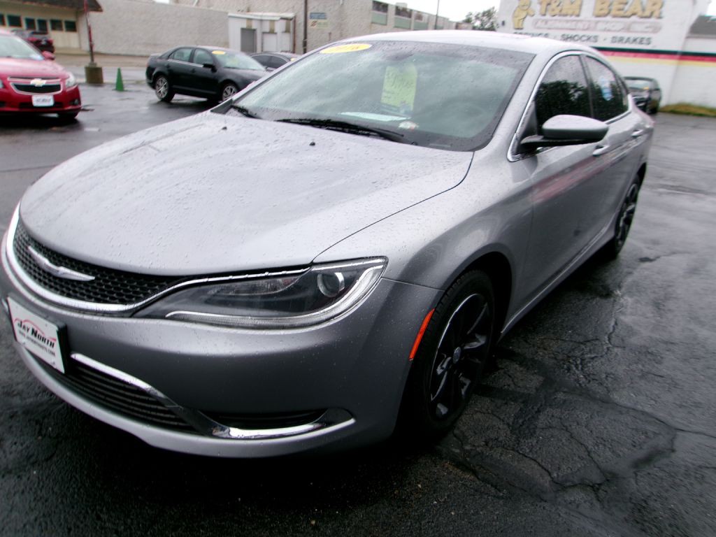 2016 Chrysler 200 Image 3