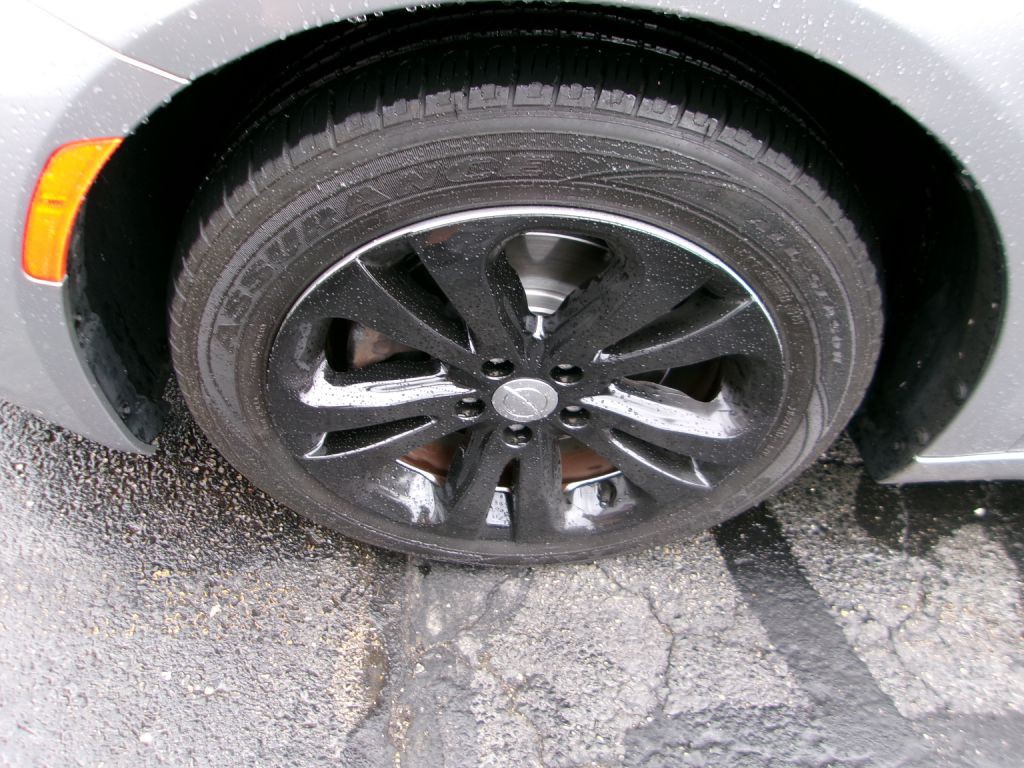 2016 Chrysler 200 Image 7