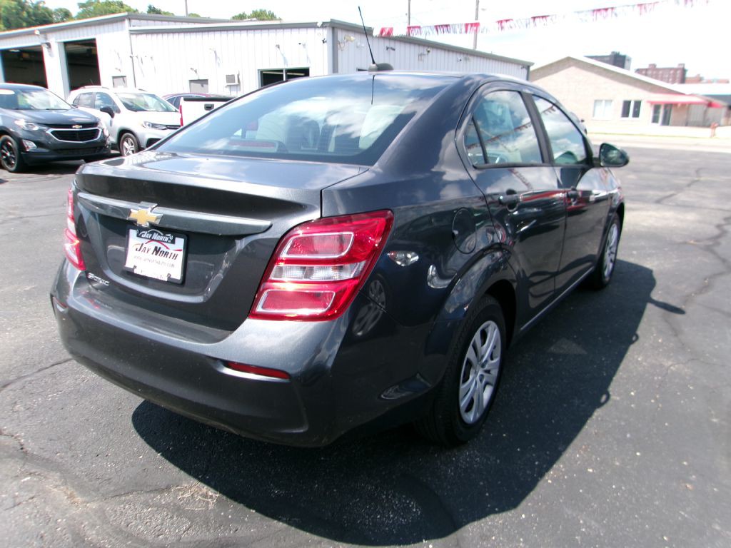 2018 Chevrolet Sonic Image 3