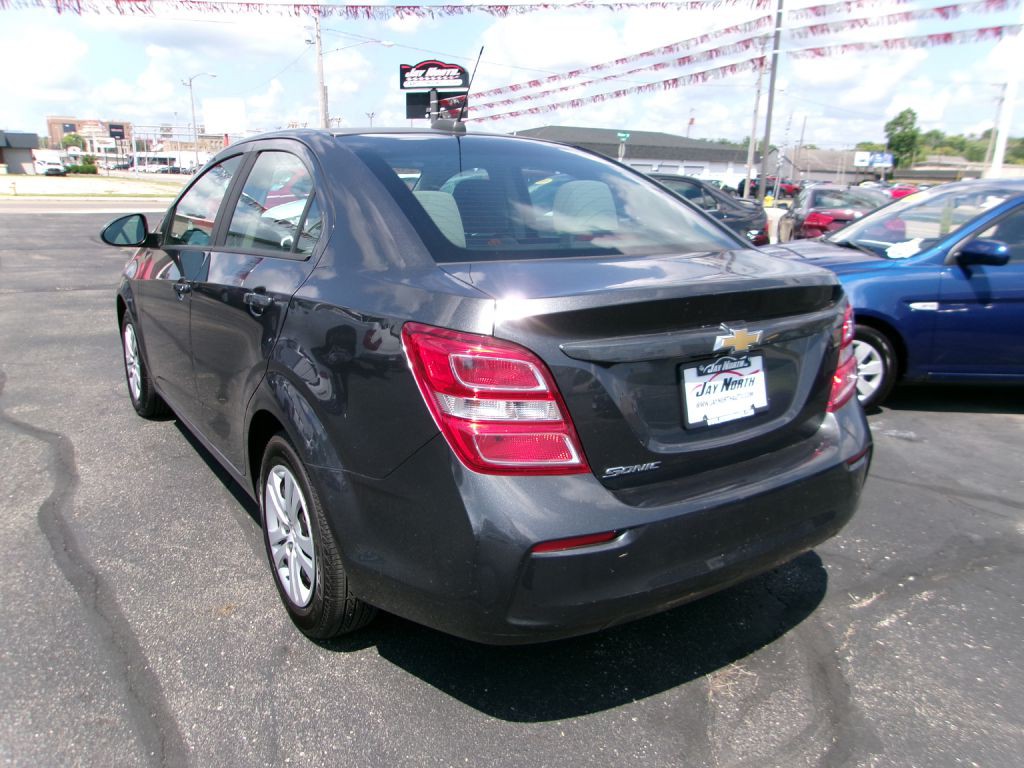 2018 Chevrolet Sonic Image 5