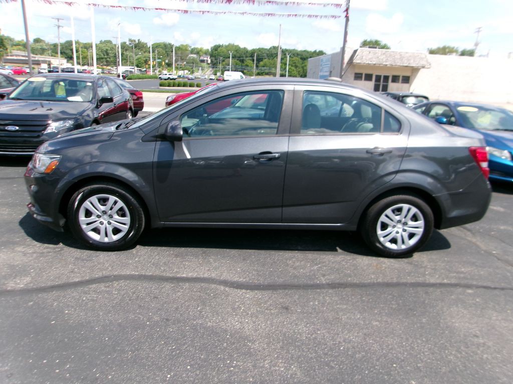 2018 Chevrolet Sonic Image 6