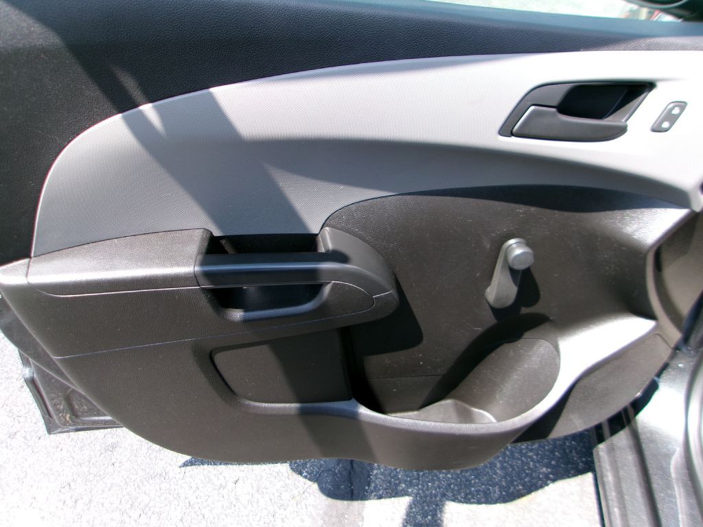 2018 Chevrolet Sonic Image 8