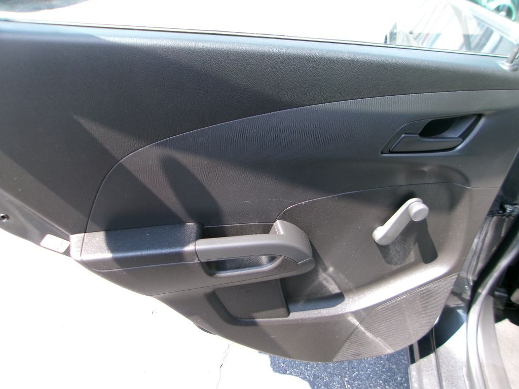 2018 Chevrolet Sonic Image 11
