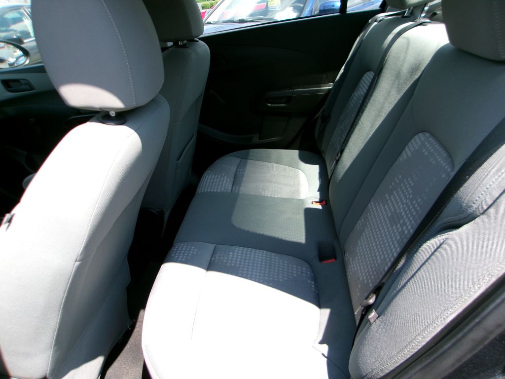 2018 Chevrolet Sonic Image 12