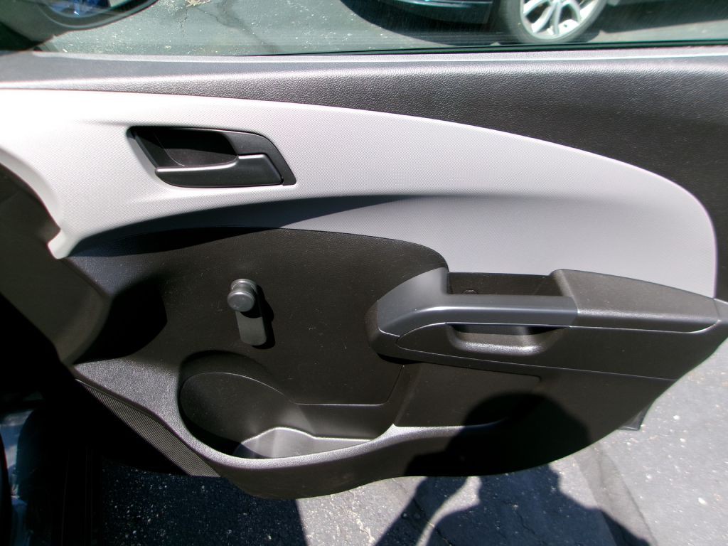 2018 Chevrolet Sonic Image 16